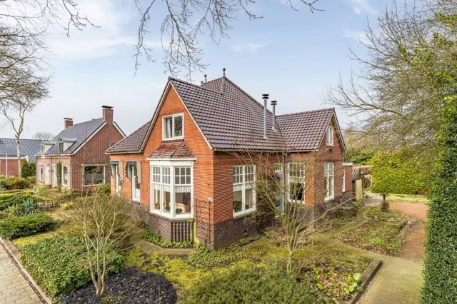 iQ Makelaars Slochteren, Hoofdweg