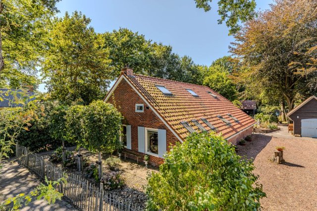 iQ Makelaars Froombosch, Hoofdweg